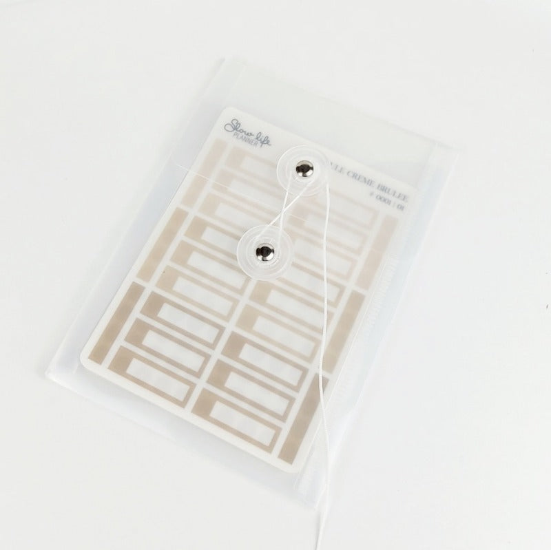 Pochette transparente fermeture à oeillets