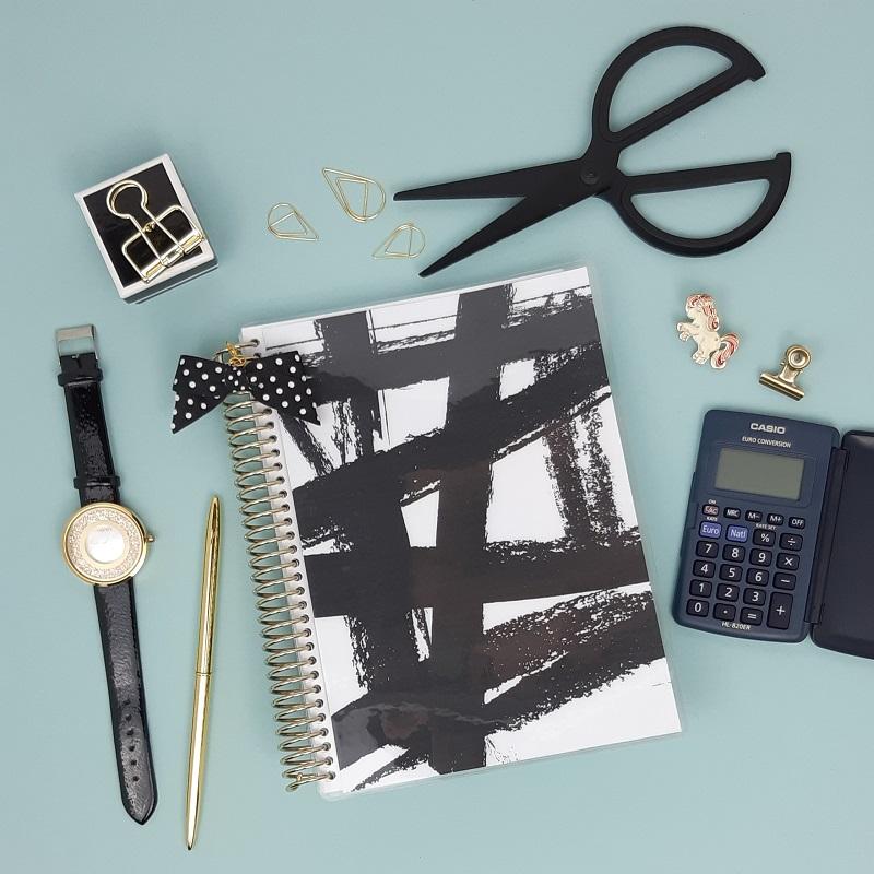 Elégant stylo corps en métal doré et son carnet de compte