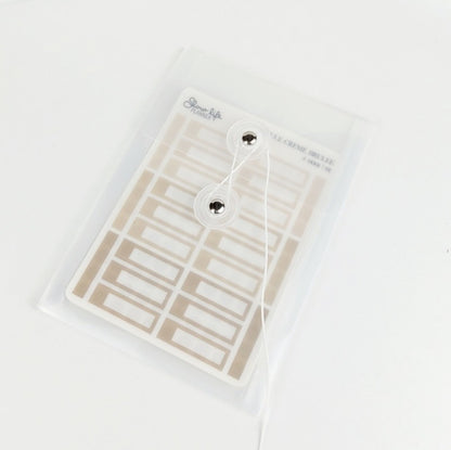 Pochette transparente fermeture à oeillets