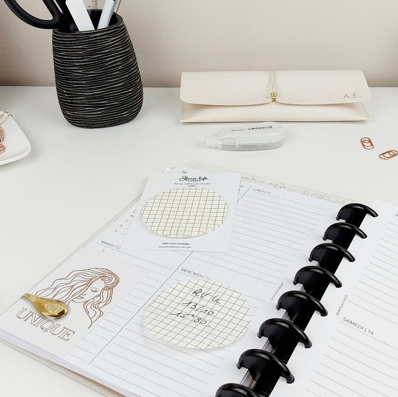 Sticky notes rondes écrues à petits carreaux